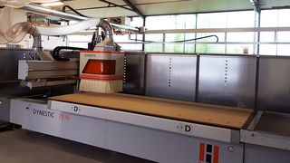 Solución completa mediante la combinación de sierra de tableros, almacenamiento y CNC, un cliente de Rottweil convencido con HOLZ-HER