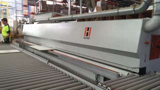 Cliente de referencia de HOLZHER Timberline en Australia con la encoladora de cantos ACCURA