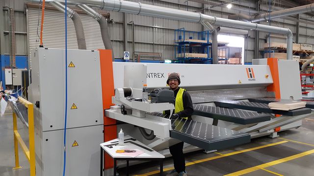 Holzher cliente de referencia Jayco con sierra de baliza de presión ZENTREX Holzher cliente de referencia Jayco con sierra de baliza de presión ZENTREX