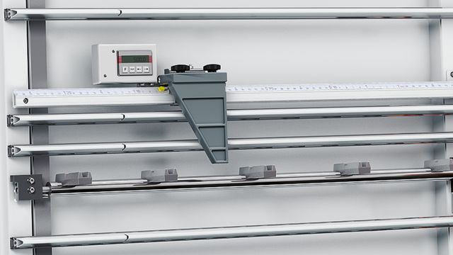 Pantalla de dimensiones digitales para configurar la longitud en la sección vertical.