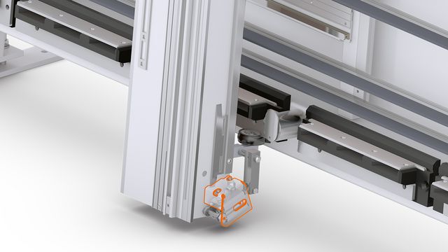La barra de sierra superior con bloqueo neumático, puede manejarse desde el panel de control con solo presionar un botón. La barra de sierra superior con bloqueo neumático, puede manejarse desde el panel de control con solo presionar un botón.